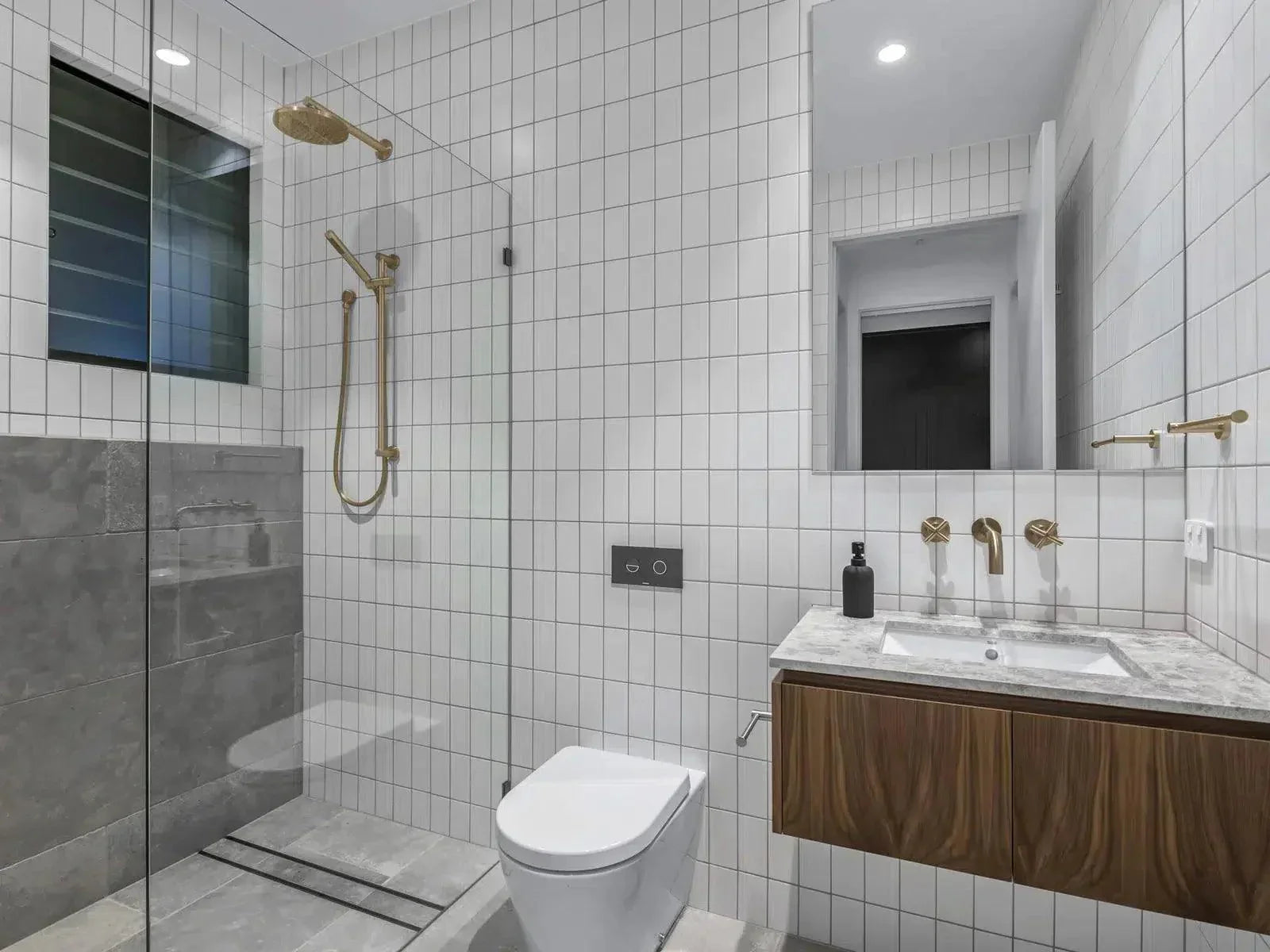 Round Slim Hand Shower On Bracket By Meir